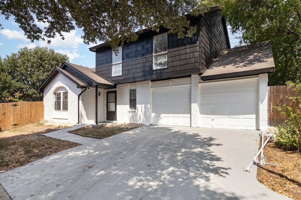 6767 Dandelion Drive, Fort Worth