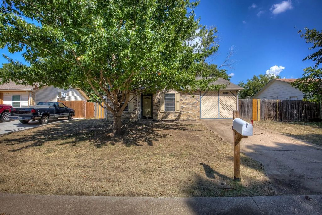 2441 Sweetwood Drive, Fort Worth