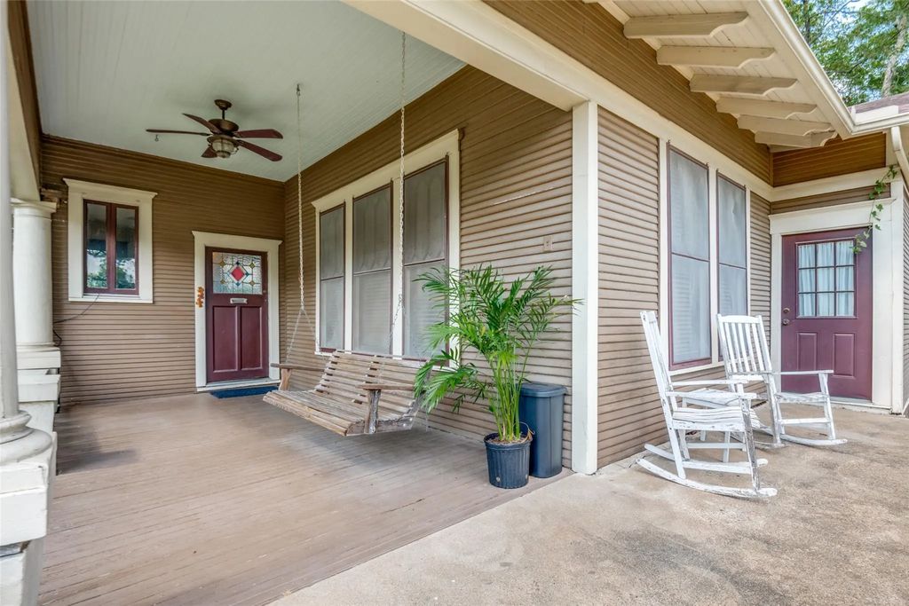 306 W Brin Street, Terrell