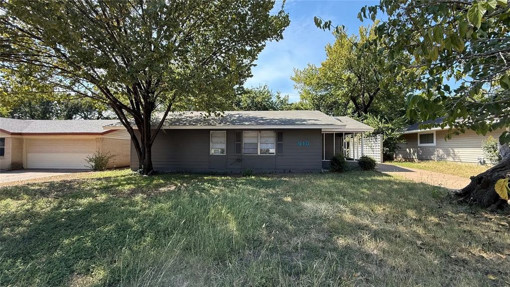 910 S Mills Drive, Euless