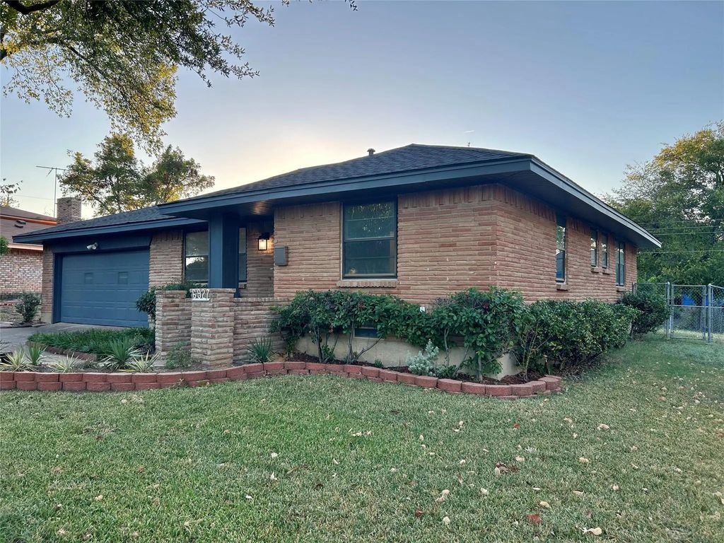 6927 Clearglen Drive, Dallas