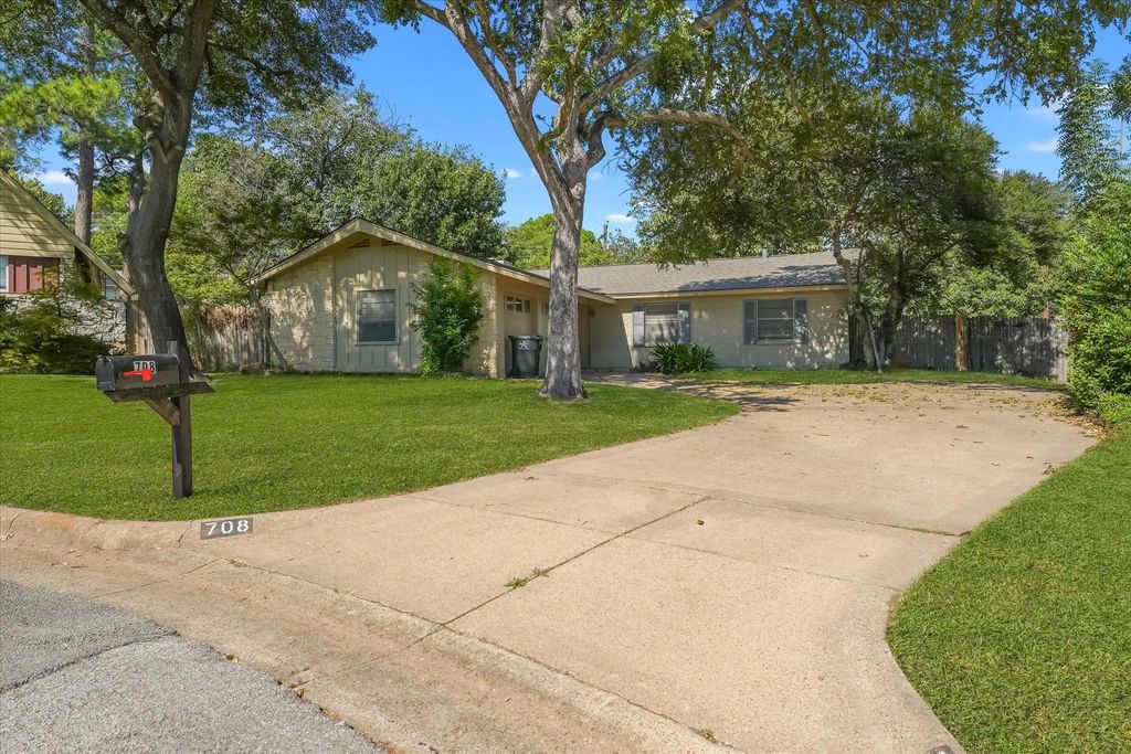 708 Bowen Court, Arlington
