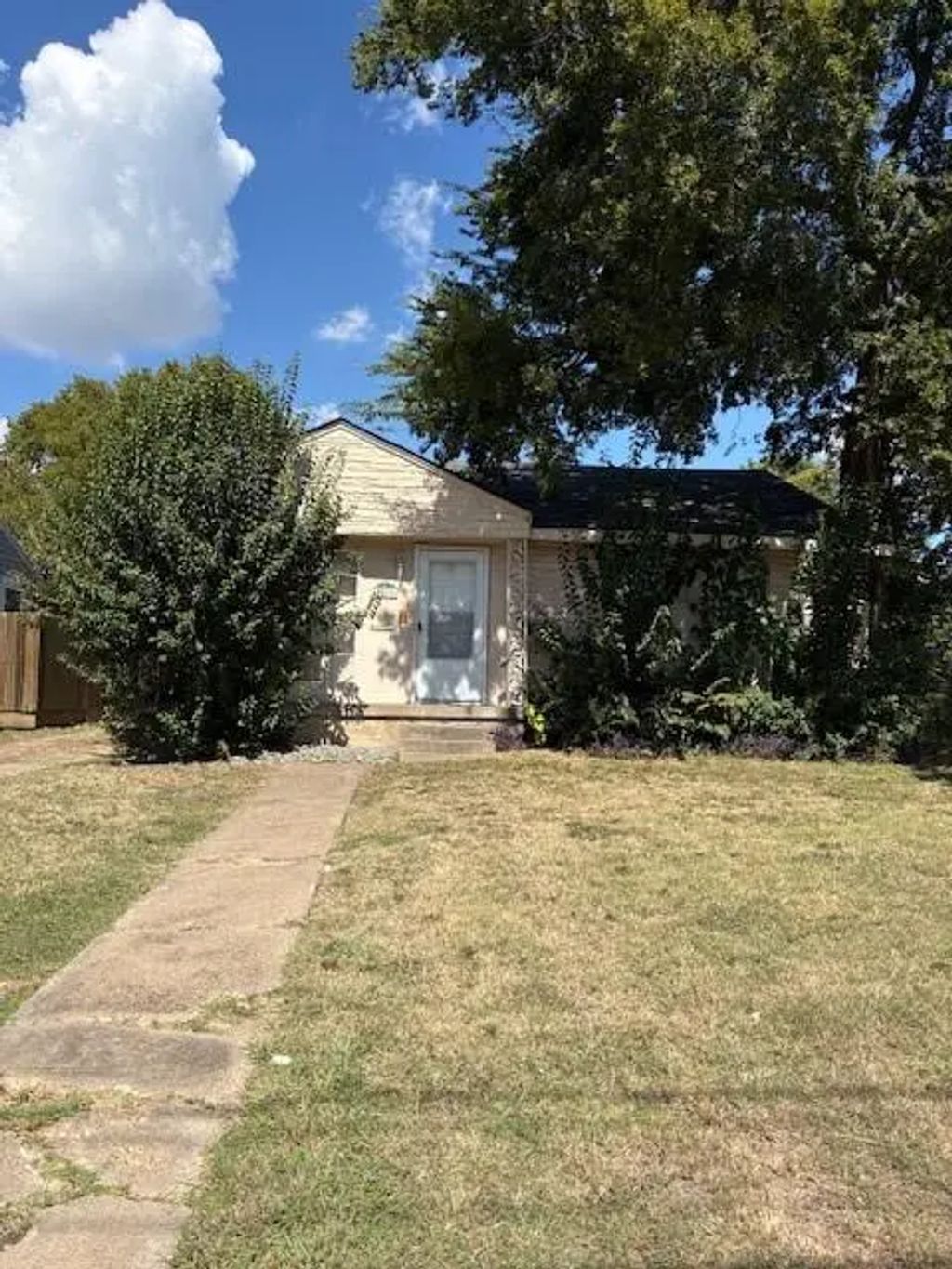 5011 W University Boulevard, Dallas