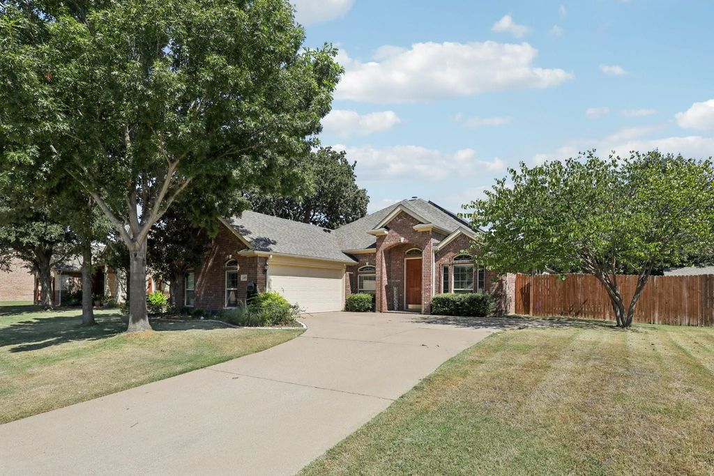 1402 Judy Lane, Mansfield
