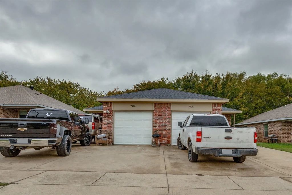 7418 Novella Drive, Fort Worth