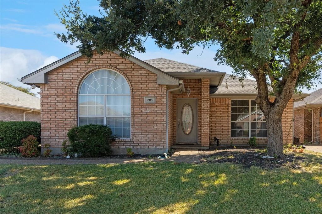 704 Azalea Trail, Waxahachie