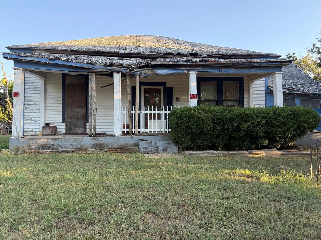 1146 Alvarado Street, Cleburne