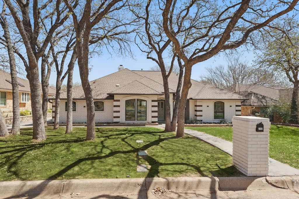 2107 Emerald Lake Drive, Arlington