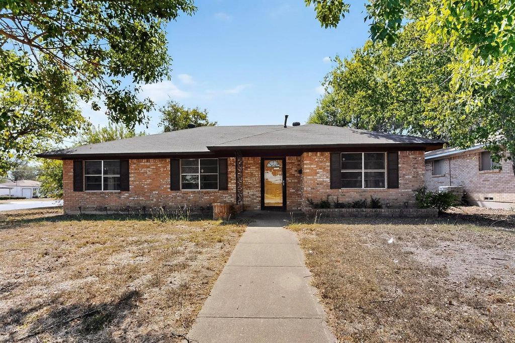 702 Rea Avenue, Lancaster