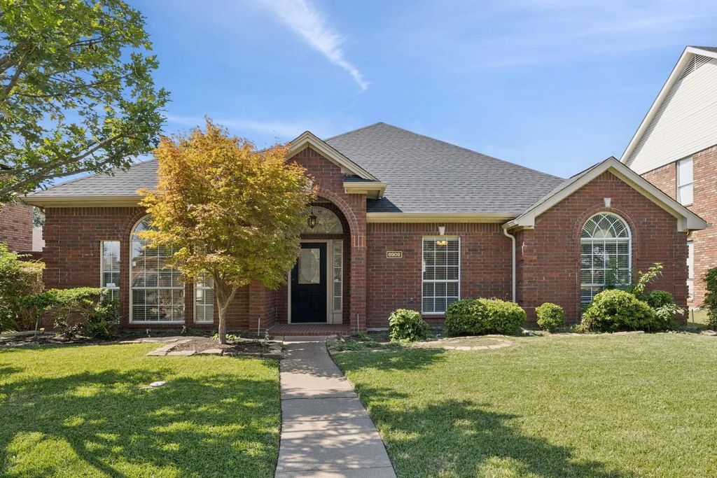 6909 Wickliff Trail, Plano