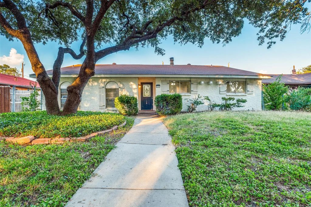 3134 Rainbow Drive, Grand Prairie