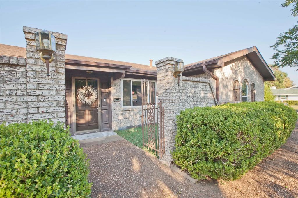 6602 Sabrosa Court E, Fort Worth