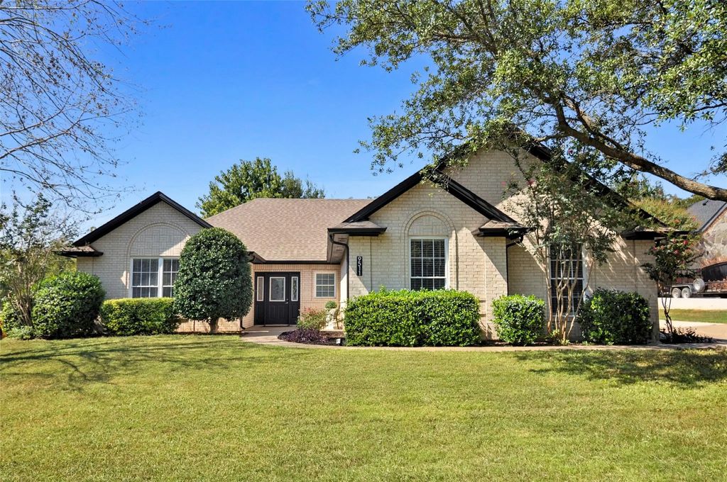 9511 Bellechase Road, Granbury