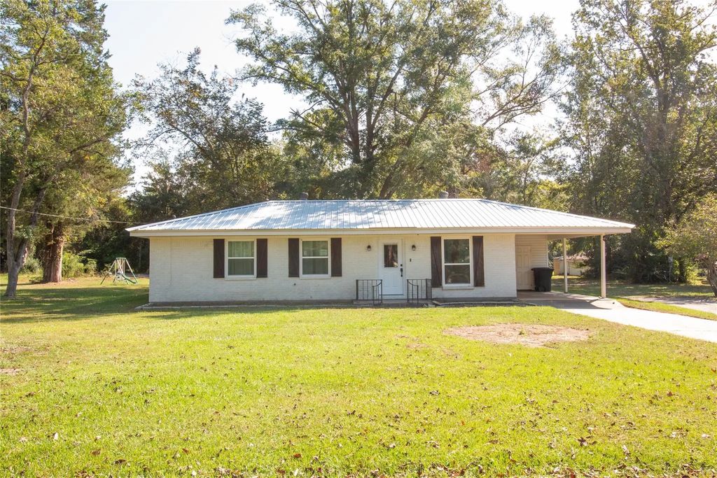601 Uncas Street, Logansport
