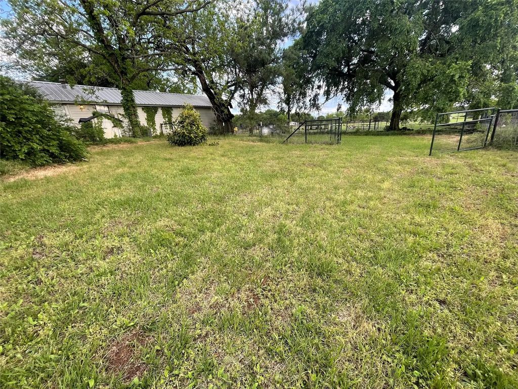 1941 County Road 223, Collinsville
