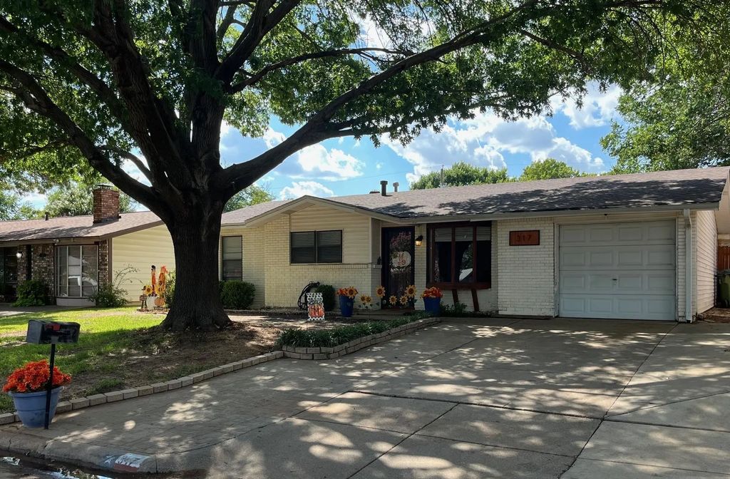 317 Fleming Drive, Hurst