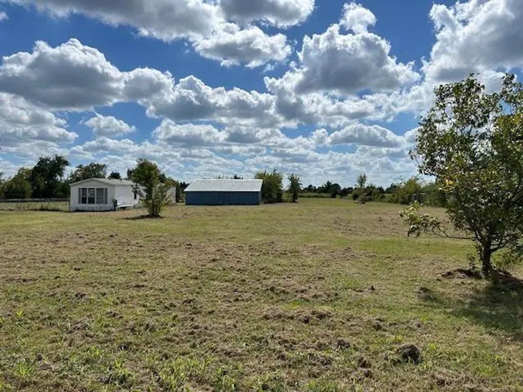 1442 Yowell Hill Road, Whitewright