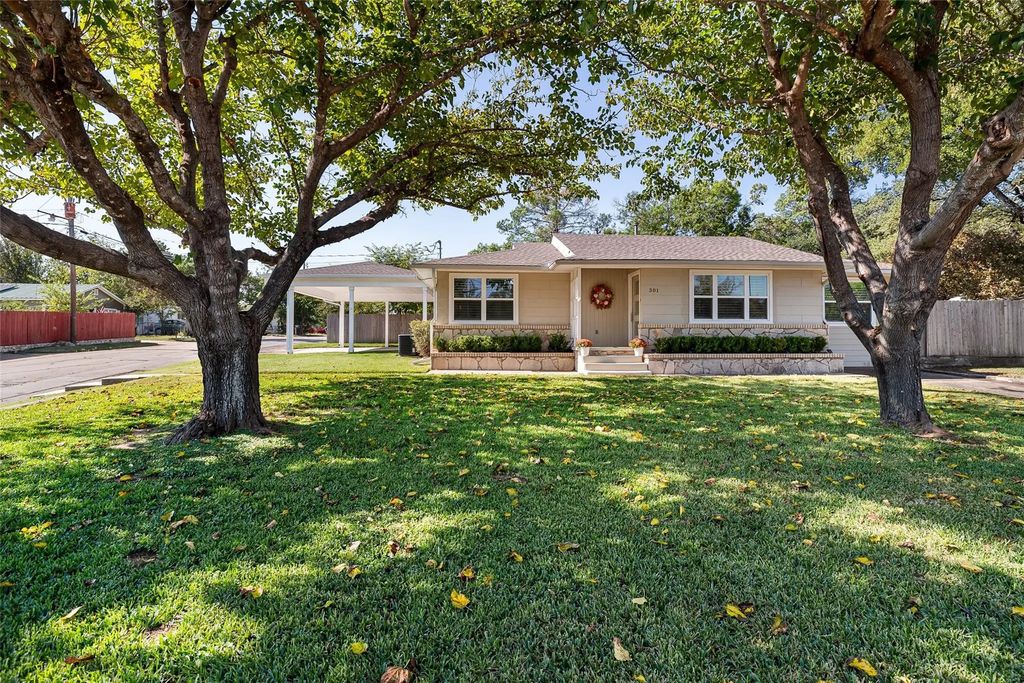 301 Hereford Street, Glen Rose