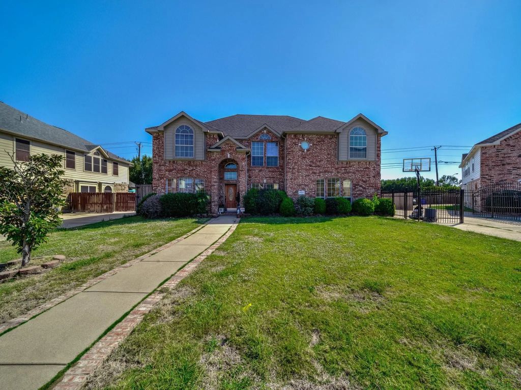 1002 Saint Gregory Drive, Mansfield
