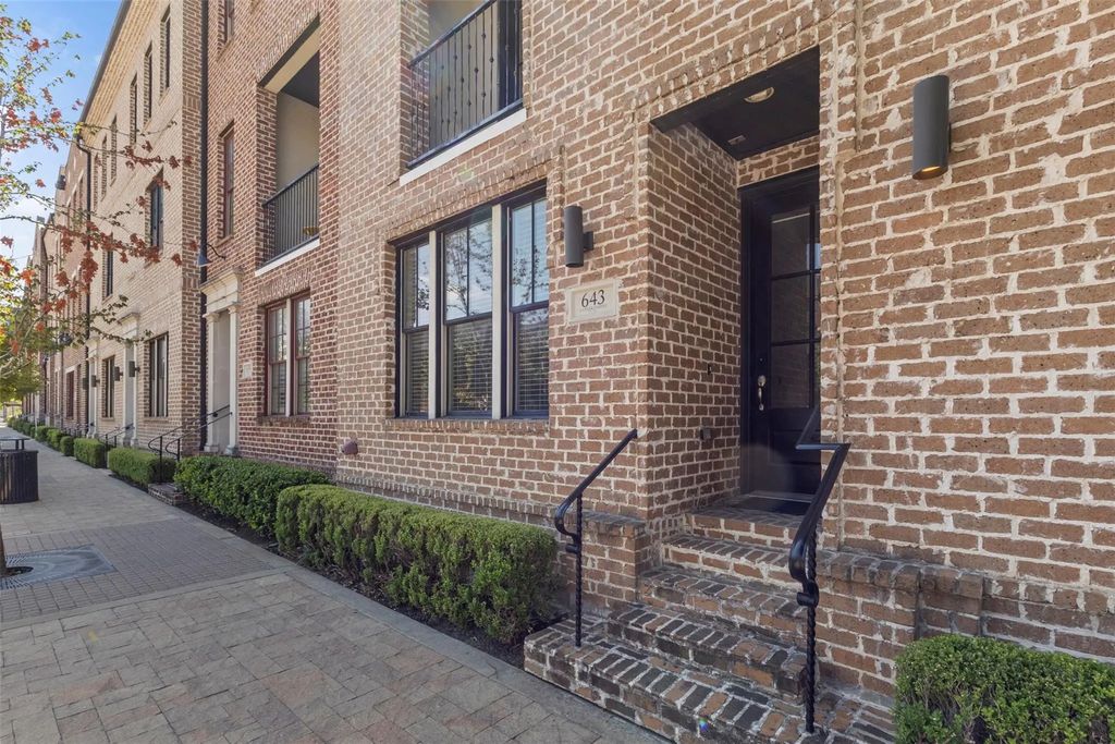 643 S Cesar Chavez Boulevard, Dallas