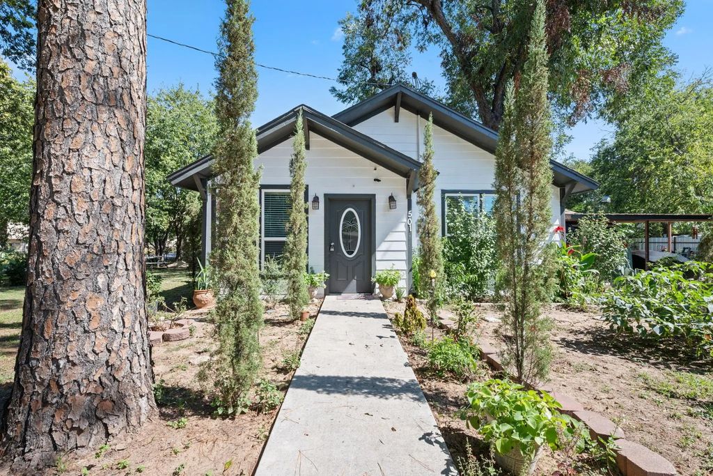 501 S Austin Street, De Leon