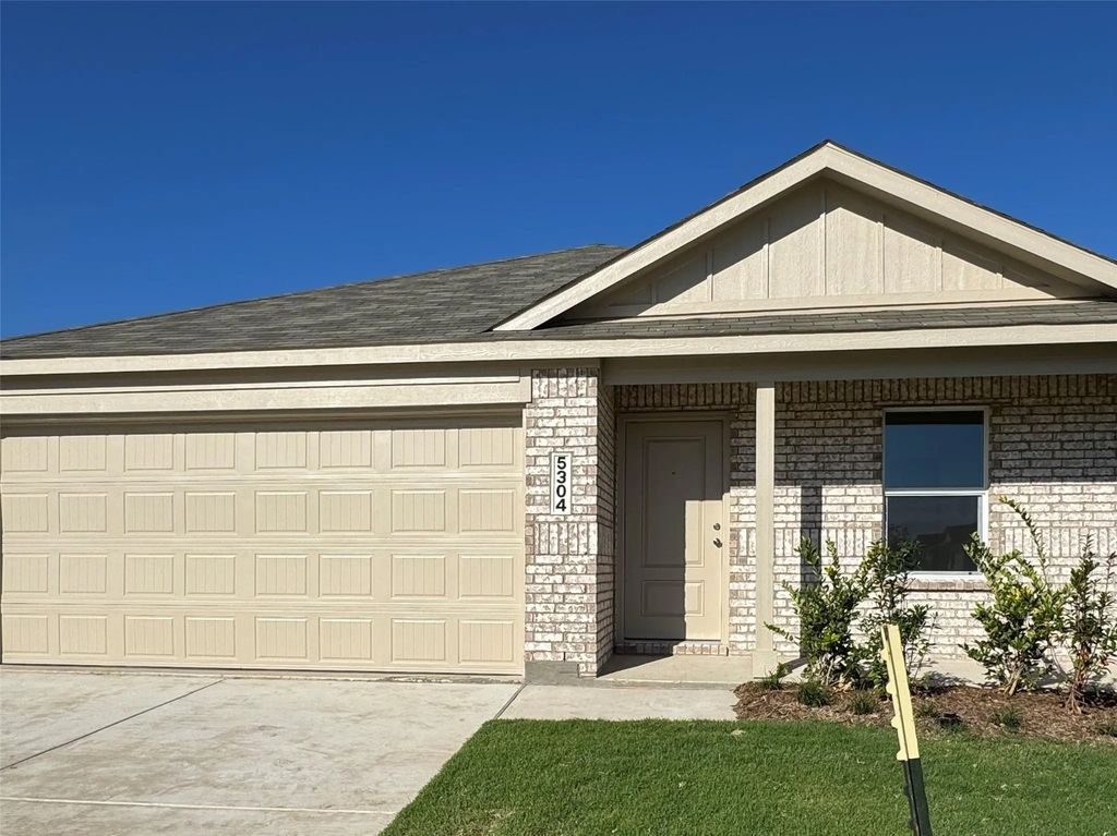 5304 Agalinis Street, Royse City