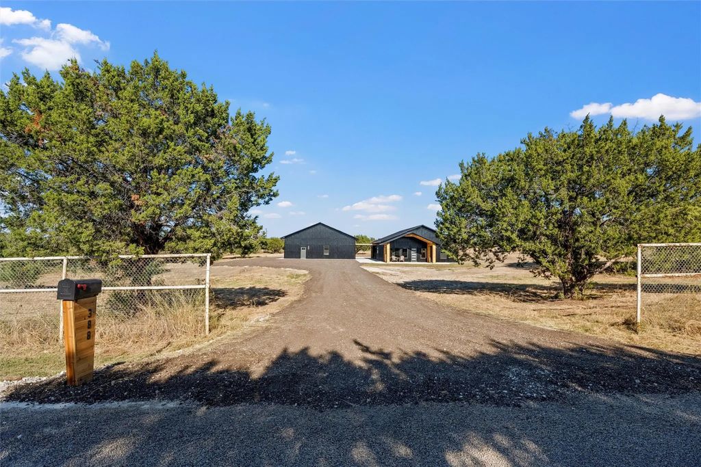 388 Fern Valley Road, Waco