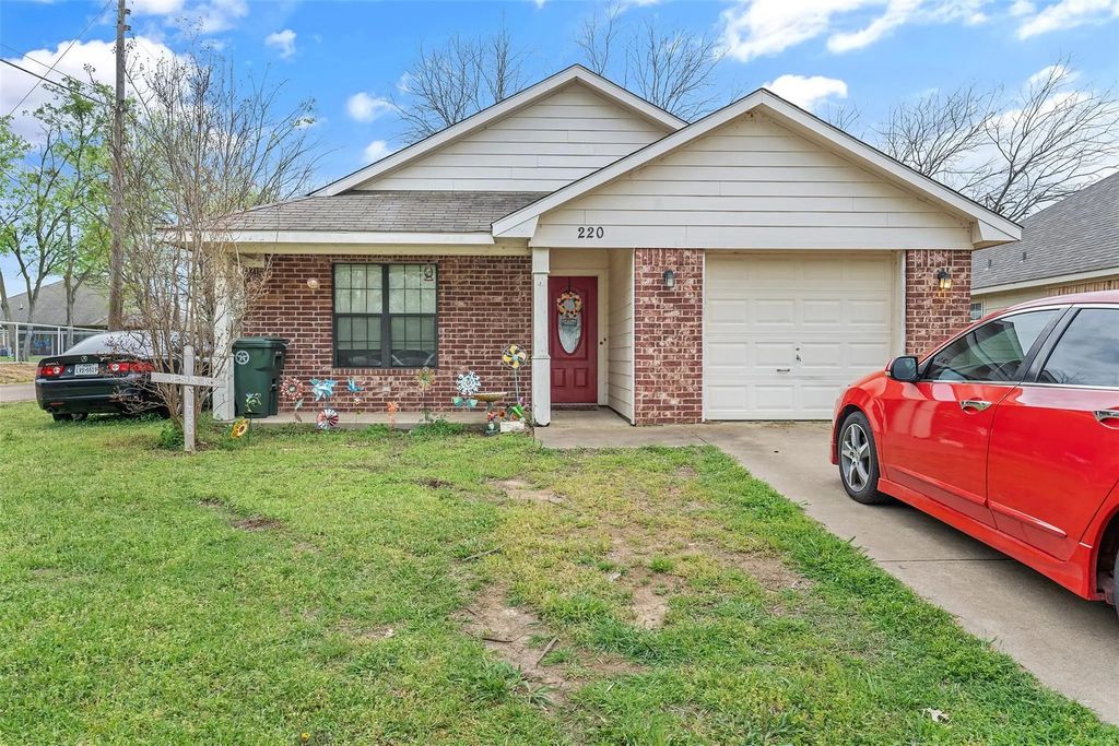 220 E Glenwood Street, Mabank