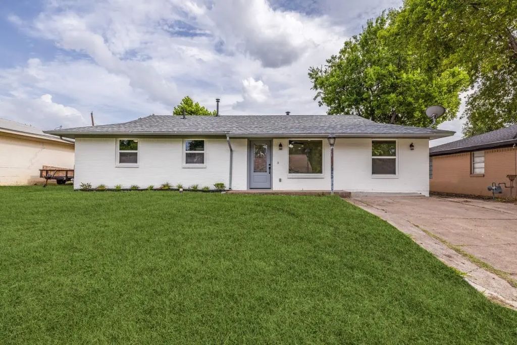 910 Darlene Lane, Arlington