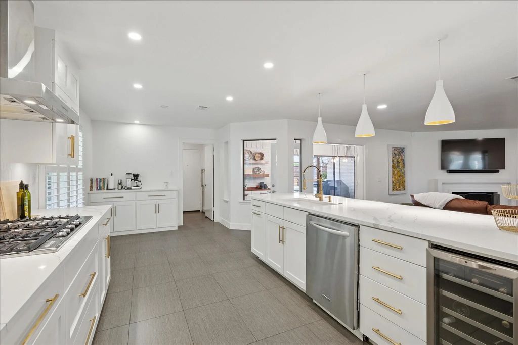 10023 Edgecove Drive, Dallas