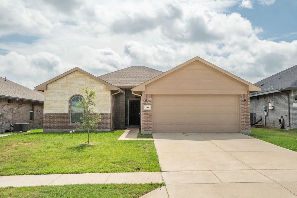 109 Columbia Street, Farmersville