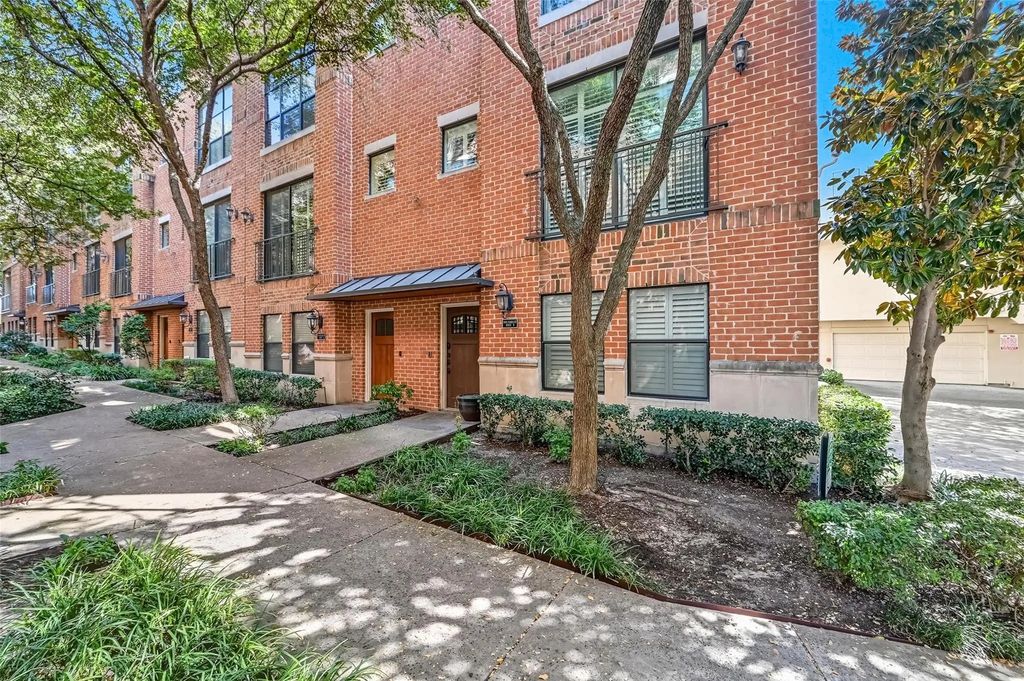 2411 N Hall Street 8, Dallas