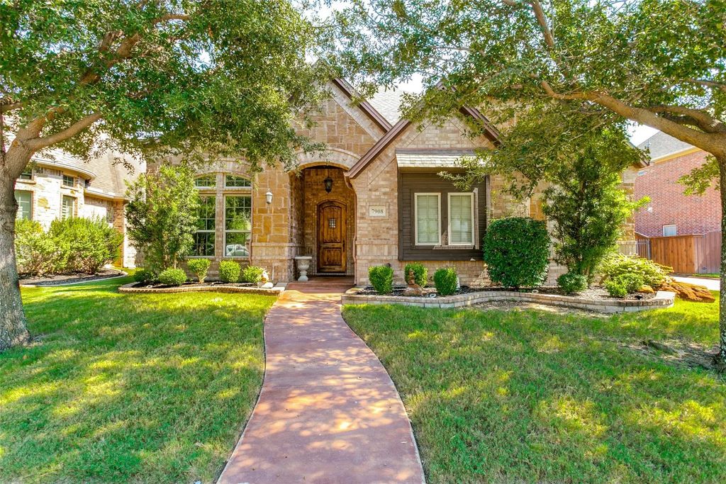 7908 Hallmark Drive, North Richland Hills