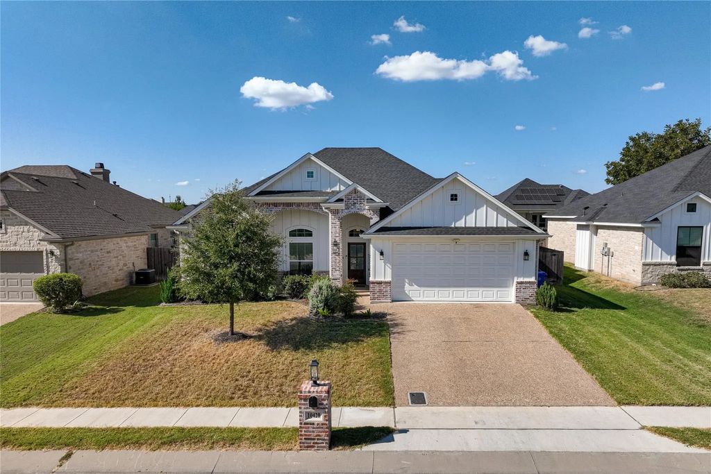 10420 Fallen Leaf Drive, Waco