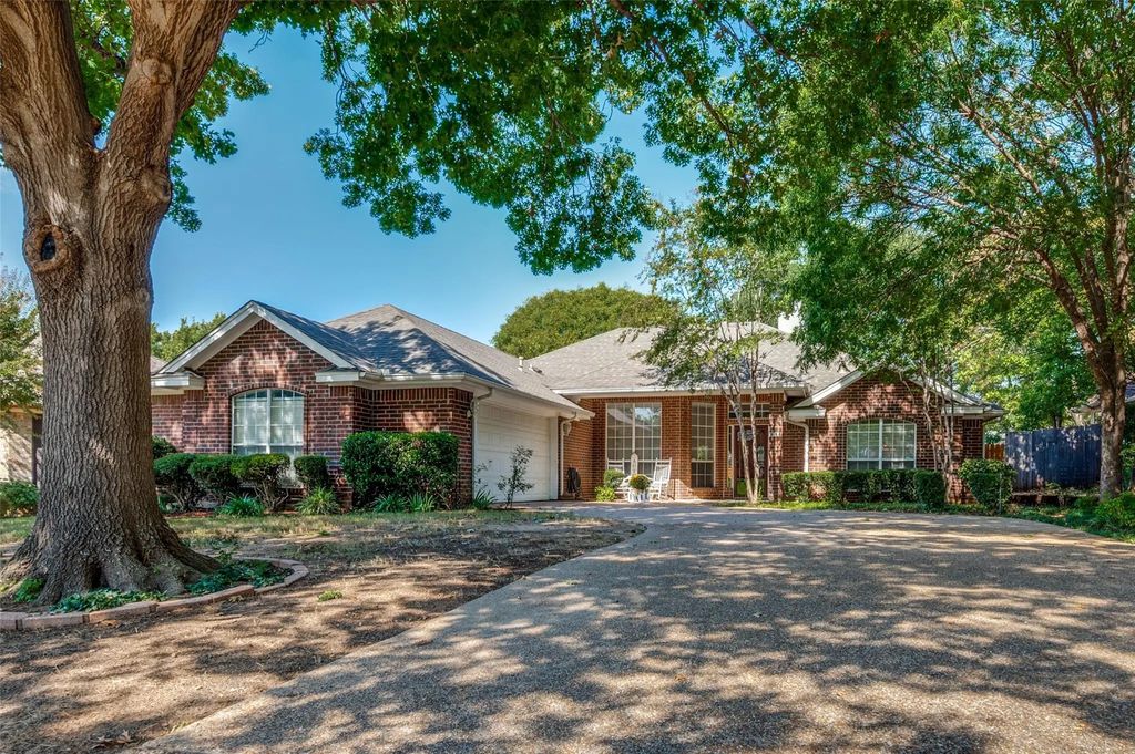 916 Smokerise Circle, Denton