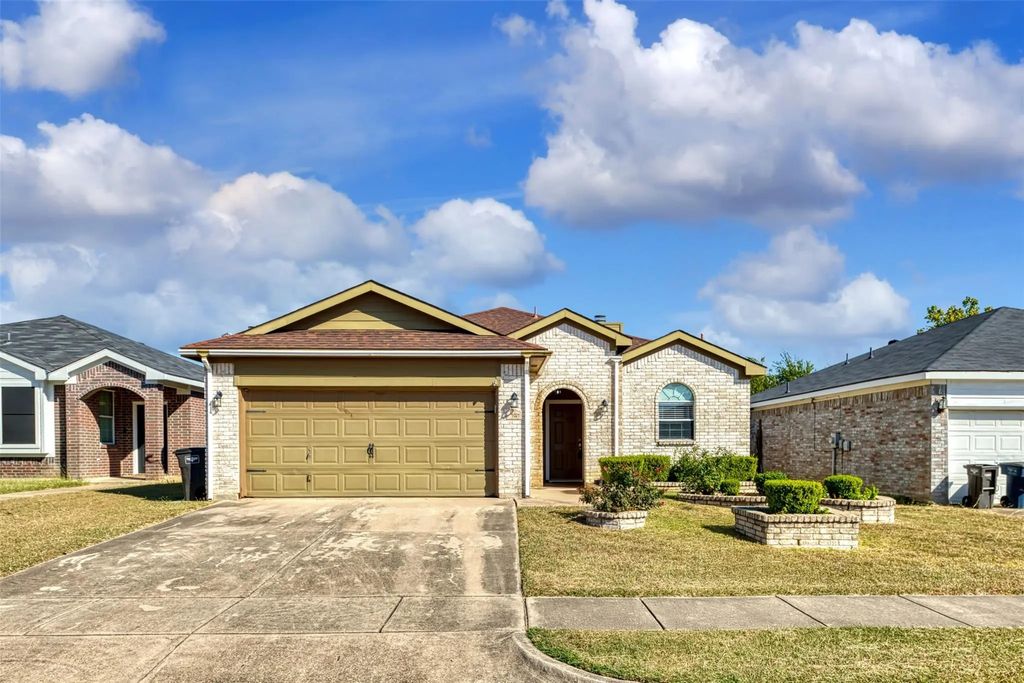 1021 Buffalo Springs Drive, Fort Worth