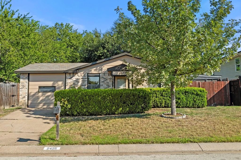 2425 Dancy Drive N, Fort Worth