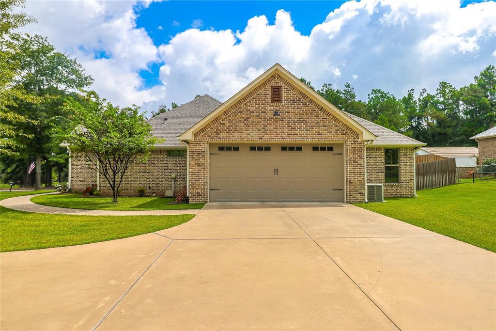 15733 County Road 1104, Flint