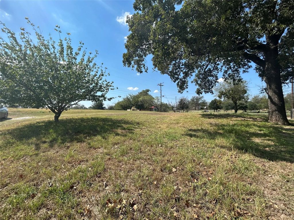 301 Cottonwood Street, Comanche
