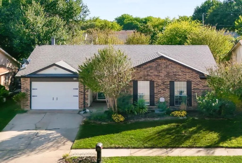 814 W Embercrest Drive, Arlington