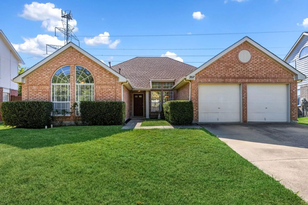 207 Crane Drive, Grand Prairie