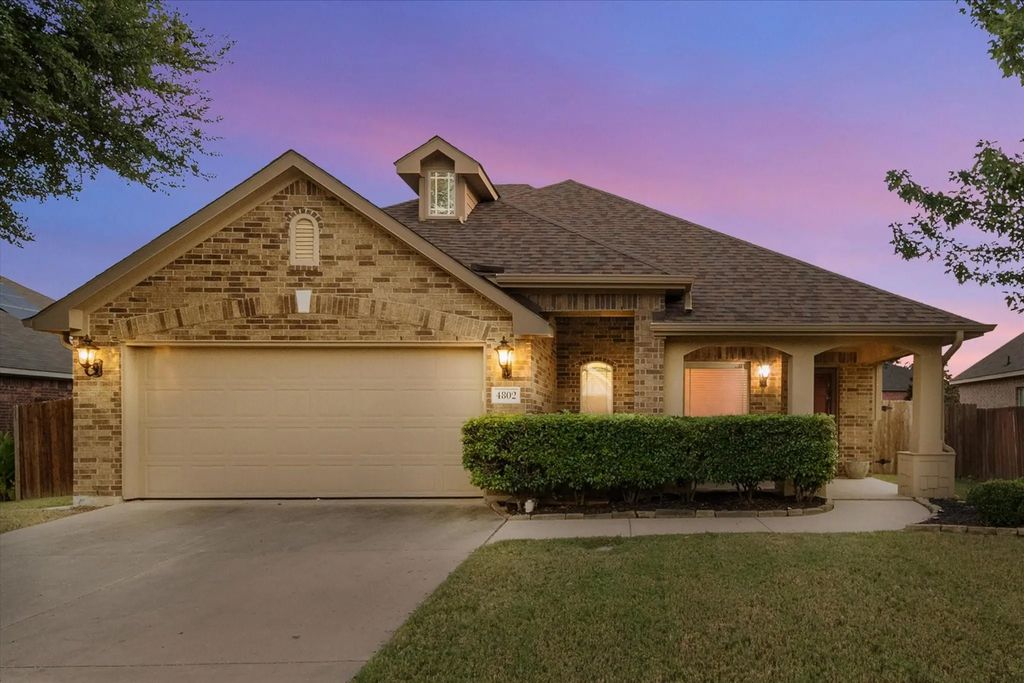 4802 Oakview Drive, Mansfield