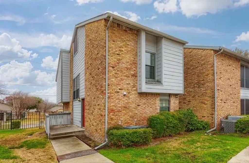 15151 Berry Trail 201, Dallas