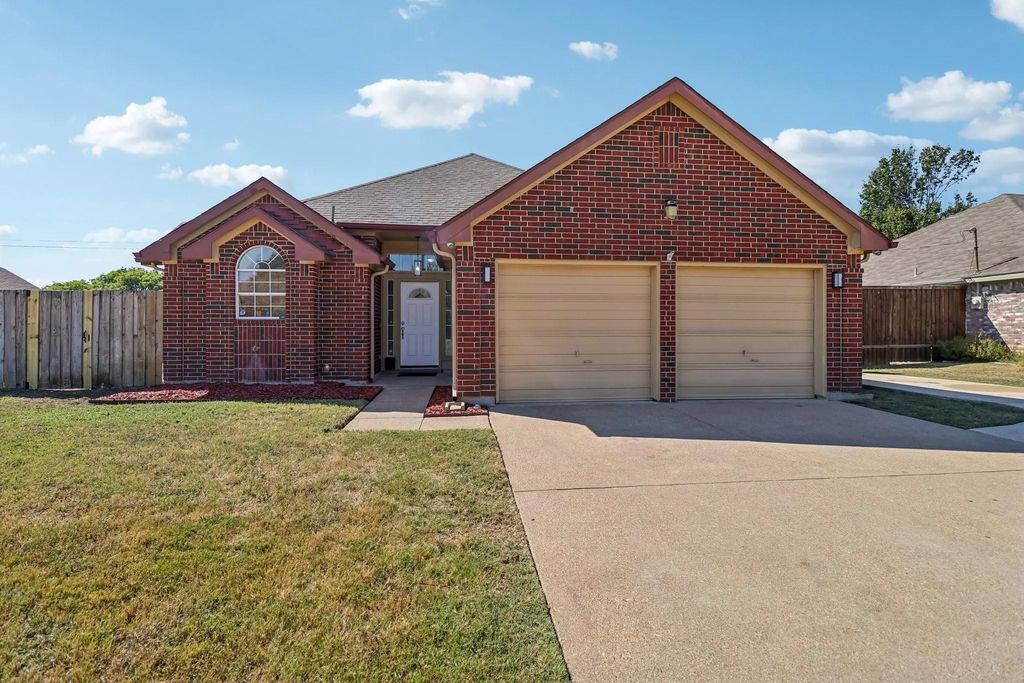 910 Busby Drive, Cedar Hill