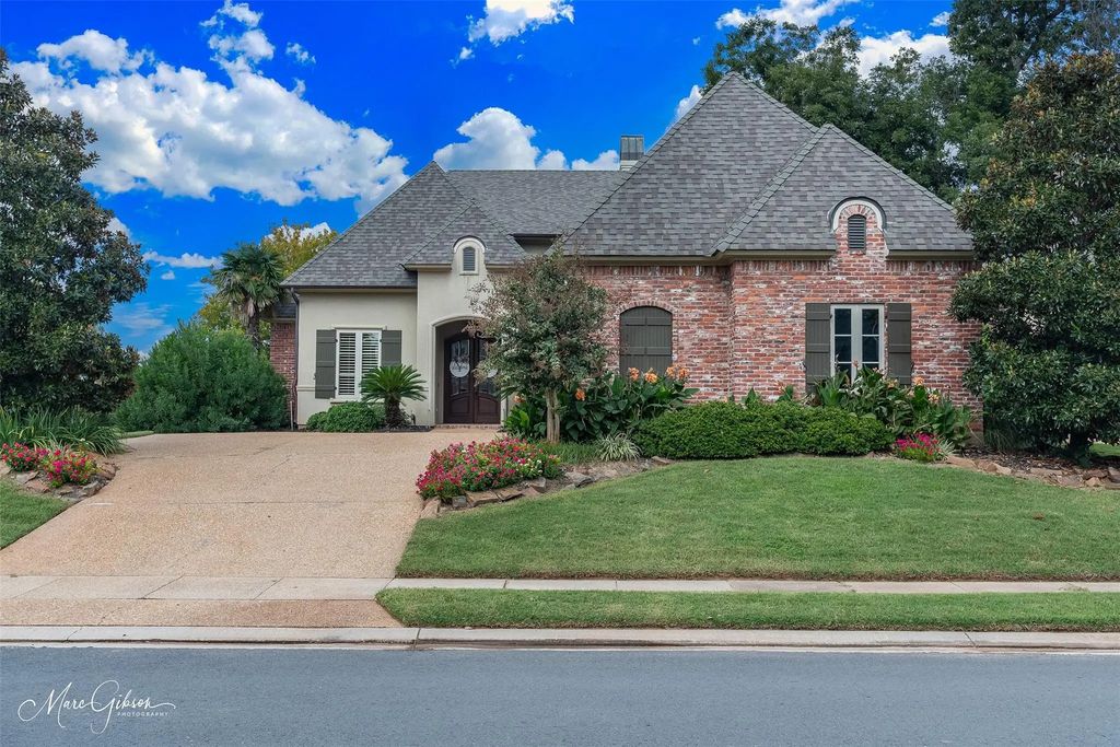 303 Bevly Lake, Bossier City