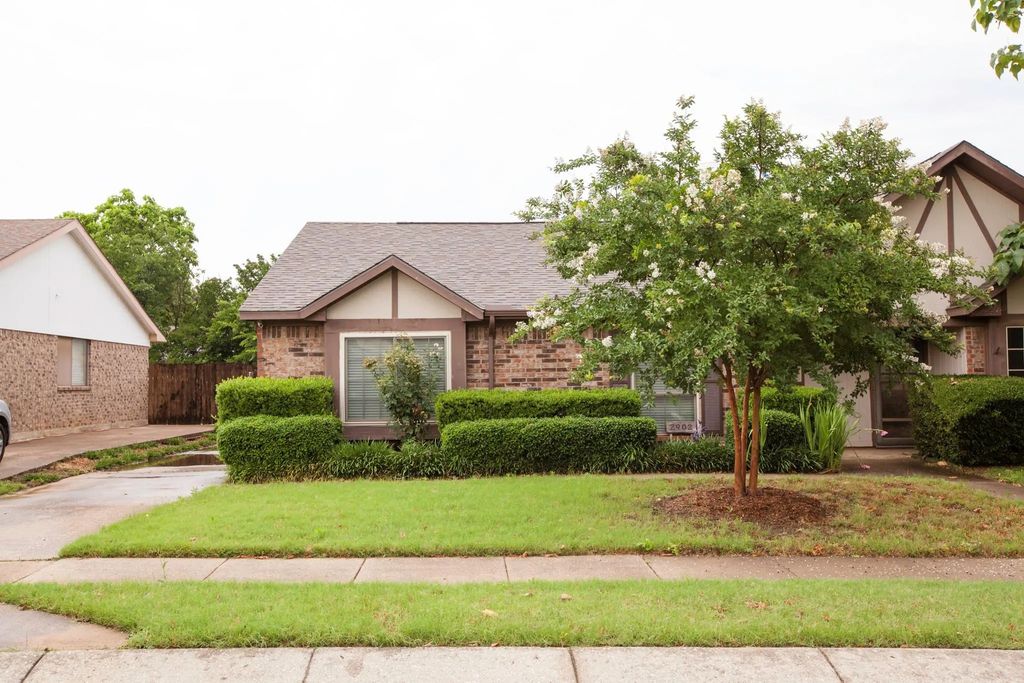 2902 Post Oak Drive, Euless