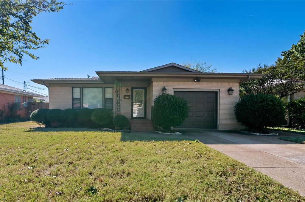 6555 Locke Avenue, Fort Worth