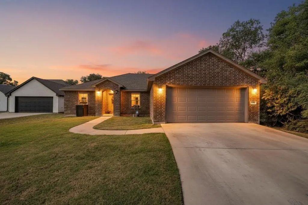 209 Shady Lane, Azle