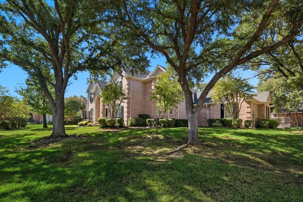 806 Ridgedale Court, Southlake
