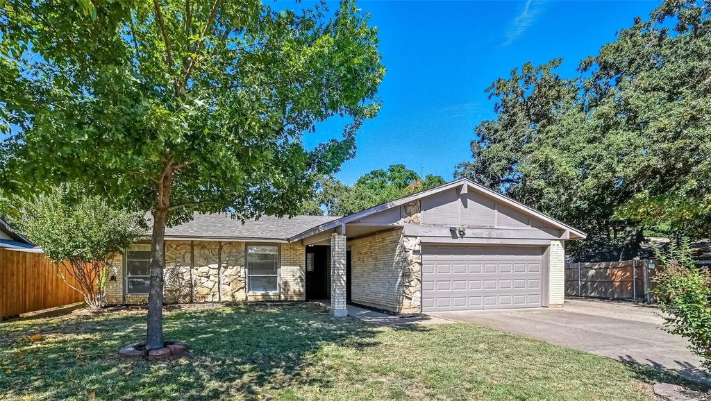 1205 Douglas Street, Euless